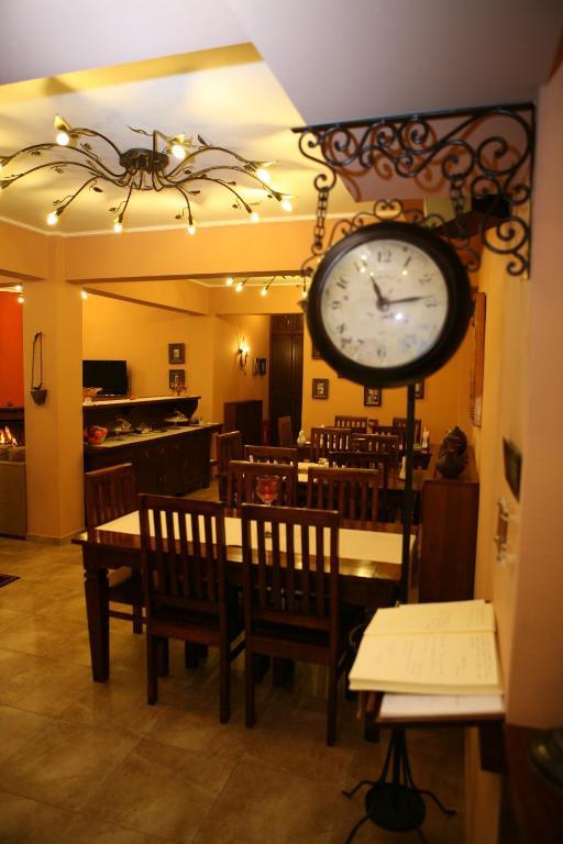 鱼子套房酒店 Káto Loutrákion 外观 照片