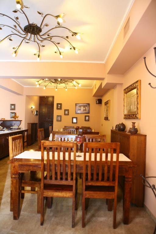 鱼子套房酒店 Káto Loutrákion 外观 照片